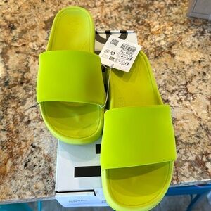Lululemon Restfeel sandal